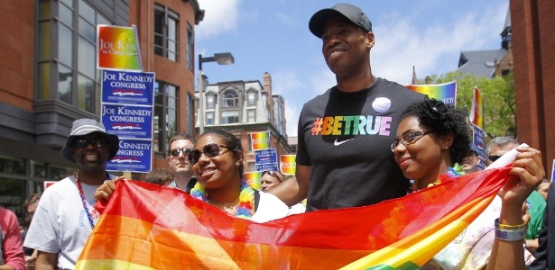 ason Collins desfilou na parada gay de Boston no último sábado - REUTERS/Jessica Rinaldi