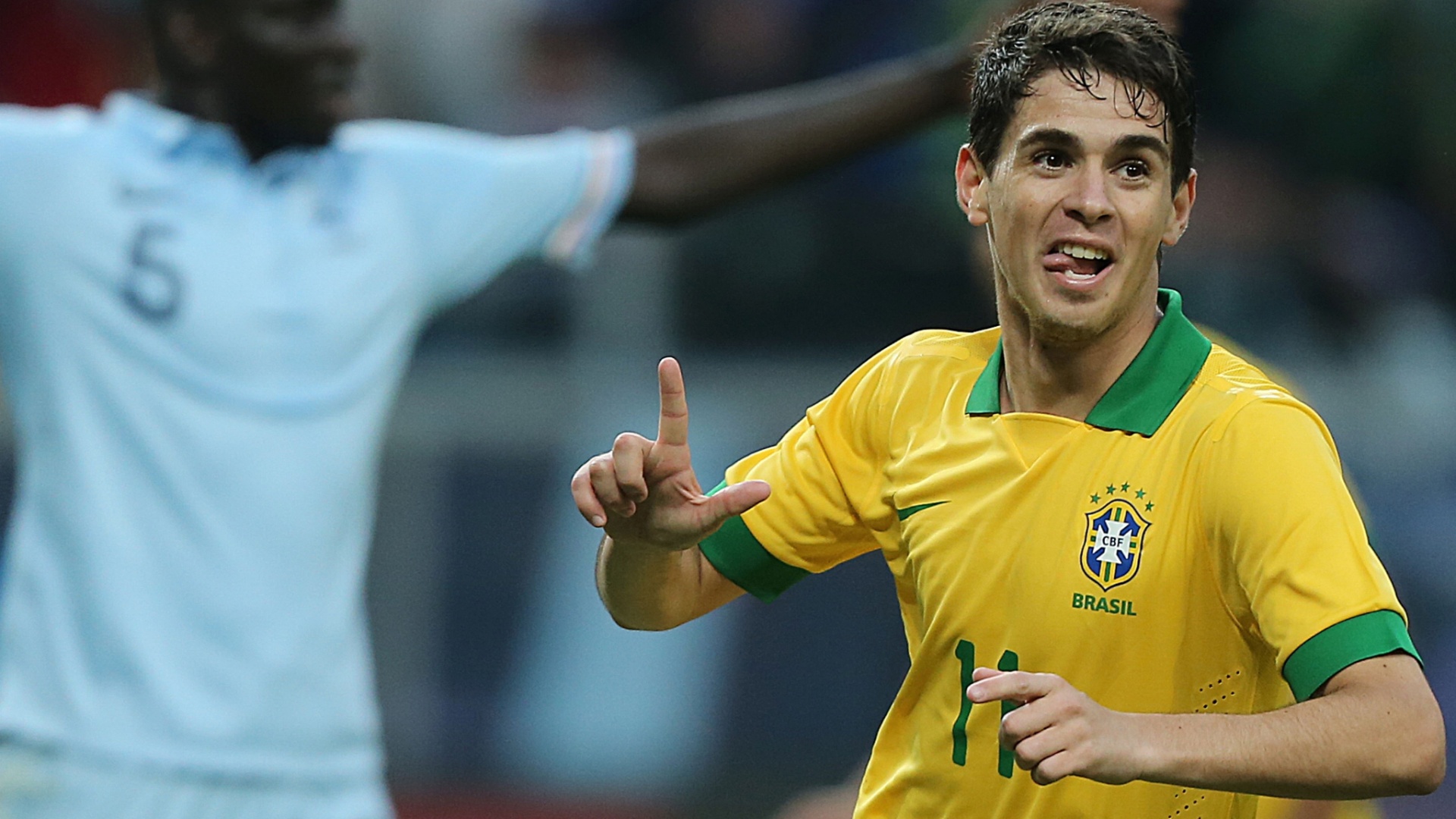 09.jun.2013 - Oscar comemora gol do Brasil em amistoso contra a França em Porto Alegre