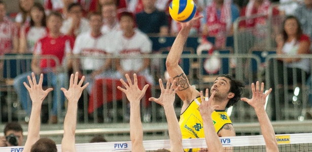 Vissotto foi o principal jogador da partida. Ele assinalou 26 pontos e complicou a seleção da Polônia  - EFE/ Grzegorz Michalowski