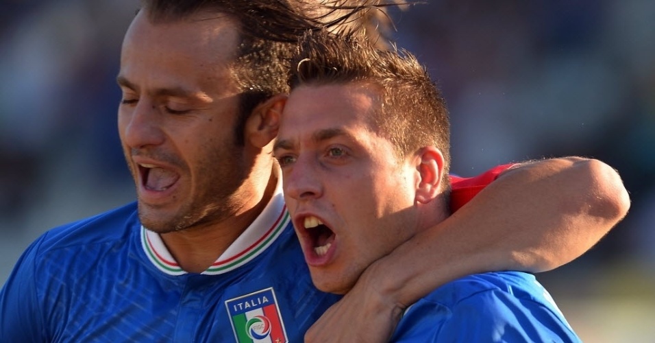 11.jun.2013 - Emanuele Giaccherini (dir.) comemora gol marcado no amistoso entre Itália e Haiti, em São Januário