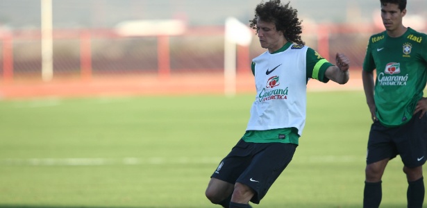 David Luiz durante treino da seleção brasileira