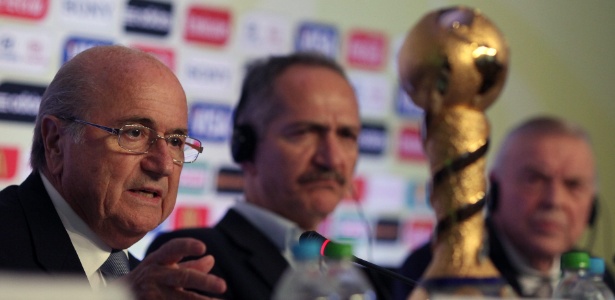 Blatter voltará ao Brasil na quarta-feira para assistir à semifinal da Copa das Confederações