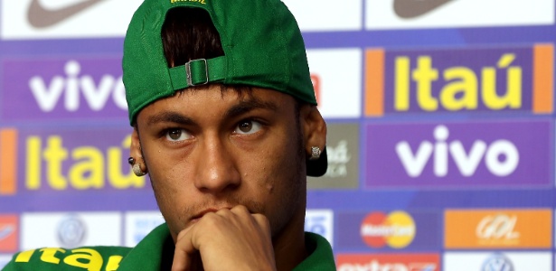 Neymar sério em entrevista: deixando as molecagens verbais de lado