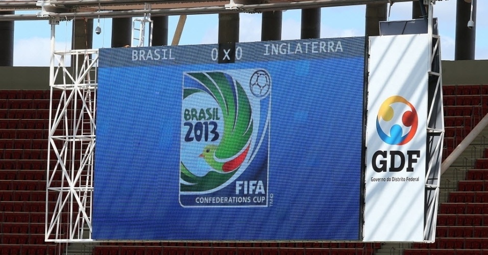 13.jun.2013 - Telão do estádio Mané Garrincha é testado nesta quinta-feira; estádio de Brasília receberá a cerimônia de abertura da Copa das Confederações no sábado
