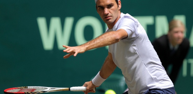 Roger Federer não teve dificuldade para bater Zverev e avançar à semifinal de Halle -  AFP PHOTO / OLIVER KRATO