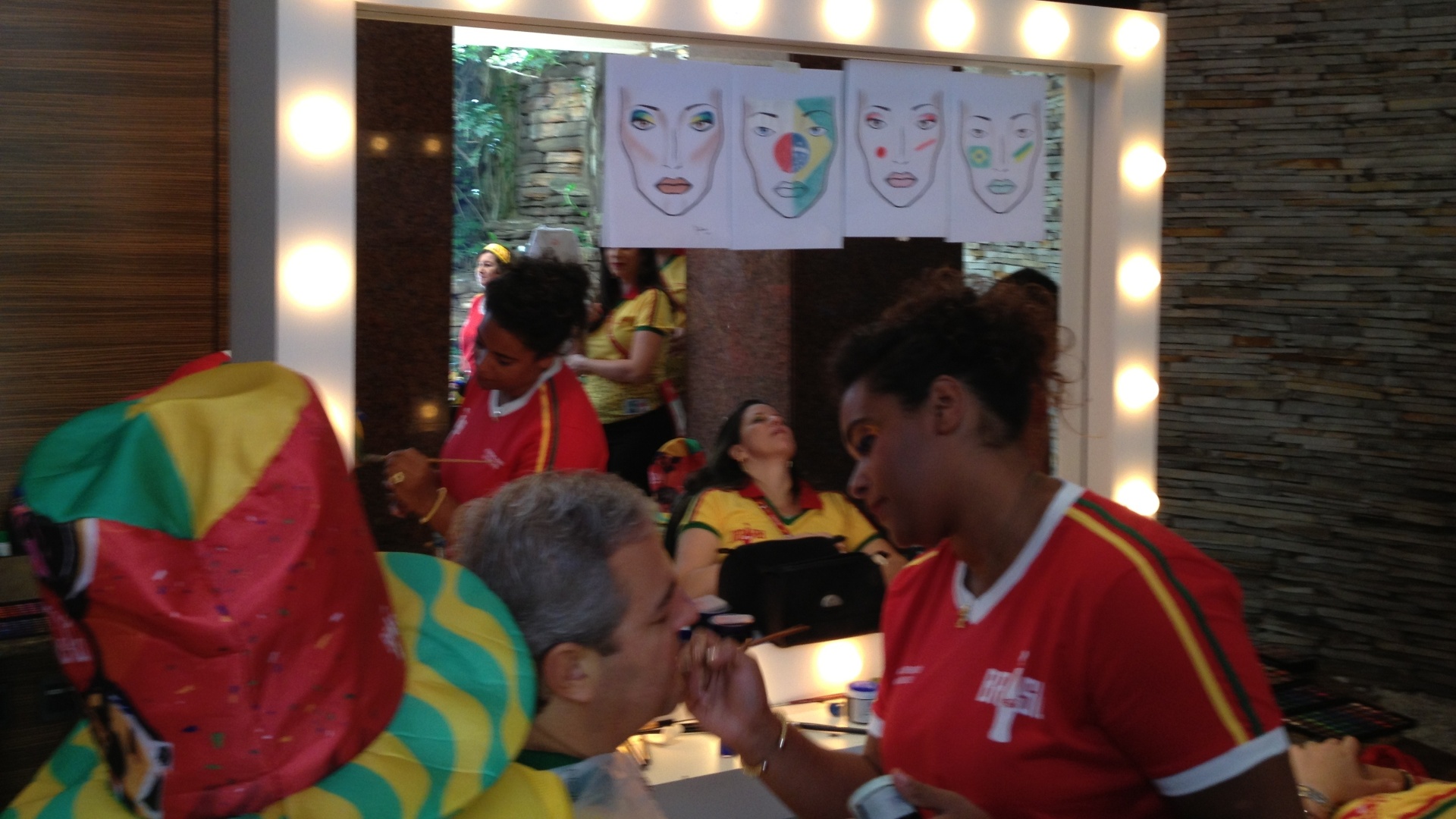 15.jun.2013 - Lounge da Coca-Cola no Hotel Naoum Plaza. Uma das facilidades era uma sala para maquiagem