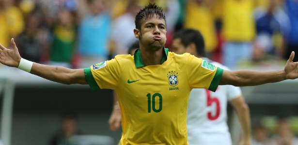 Neymar comemora o primeiro gol do Brasil contra o Japão
