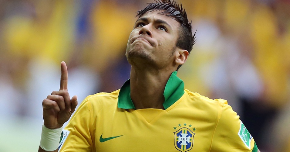 15.junho.2013 - Neymar vibra após marcar golaço contra o Japão