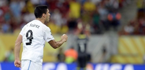 Gol de falta na Itália foi o 33º marcado por Luis Suárez pela seleção uruguaia