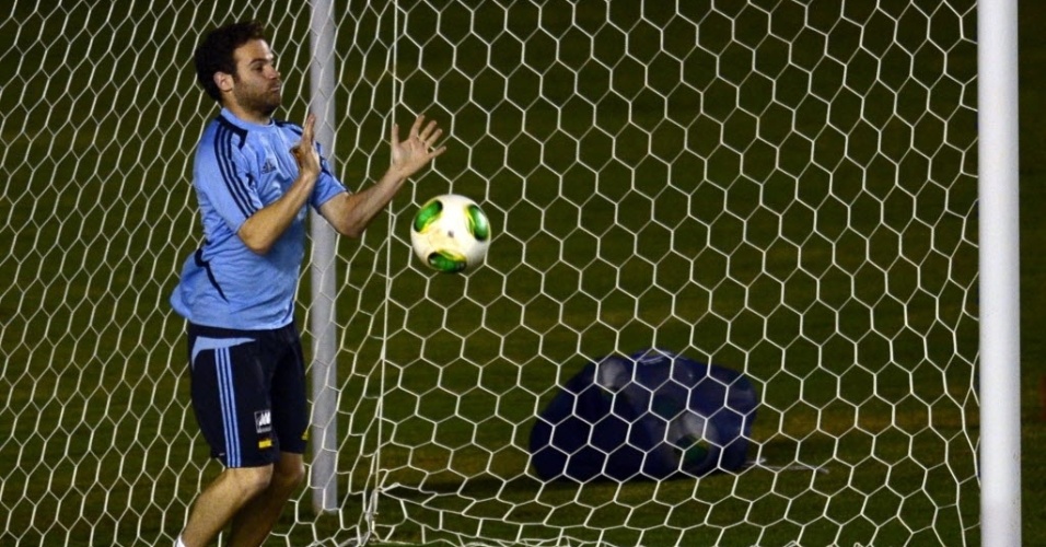 17.06.13 - Juan Mata durante treino da seleção espanhola em São Januário para a Copa das Confederações