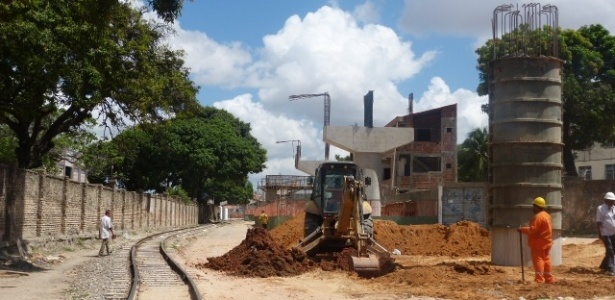Imagem da obra do VLT em Fortaleza, que estaria ameaçada para a Copa, segundo o Ministério Público