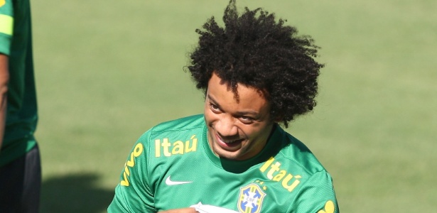 Marcelo durante treino da seleção: sorrisos fáceis apenas para os colegas de profissão