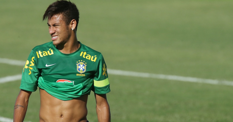 17.junho.2013 - Neymar em treino da seleção brasileira