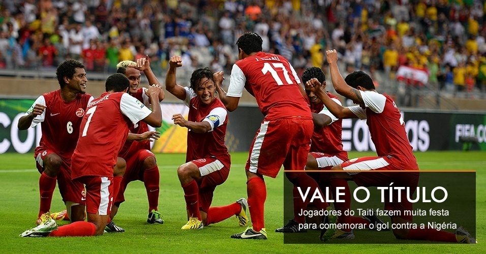 VALE O TÍTULO - Jogadores do Taiti fazem muita festa para comemorar o gol contra a Nigéria