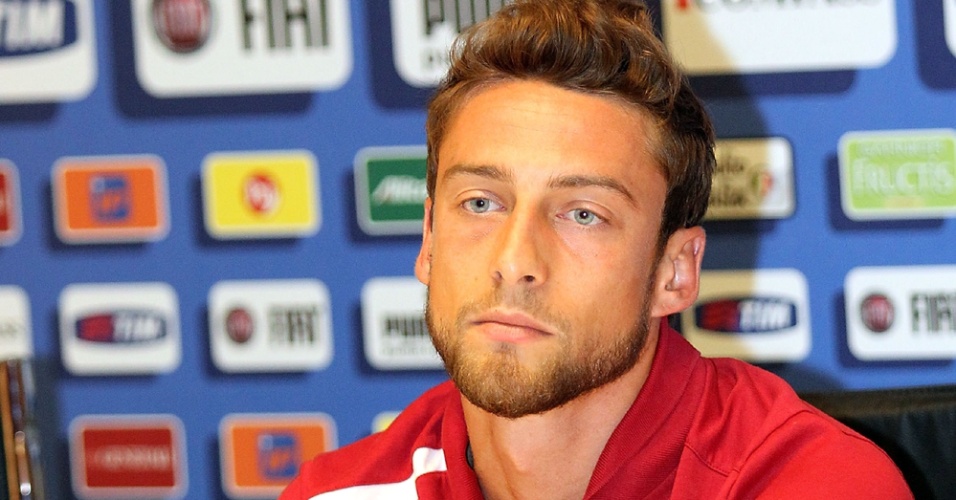 04.jun.2012 - Claudio Marchisio concede entrevista coletiva antes de treino da seleção italiana em Florença