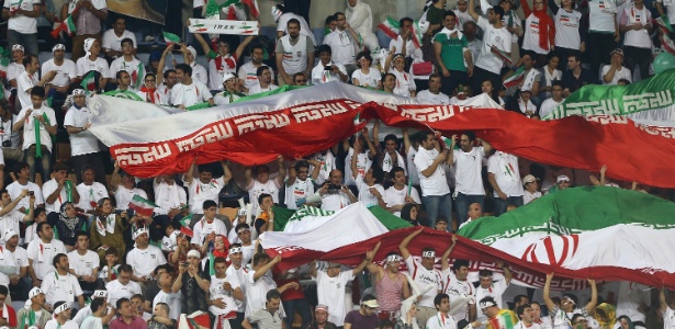 Torcida do Irã comemora classificação para a Copa-2014