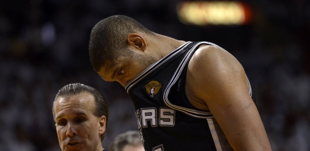 Duncan (foto) e Parker quiseram aliviar clima tenso após time perder faltando 5 segundo para o fim - AFP PHOTO / Brendan SMIALOWSKI