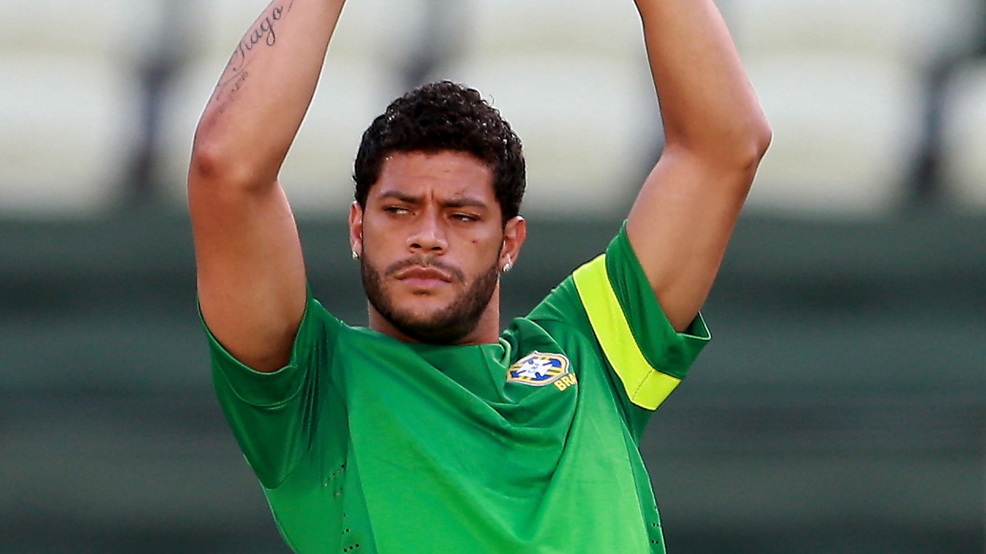 18.jun.2013 - Hulk participa de treino realizado pela seleção brasileira em Fortaleza