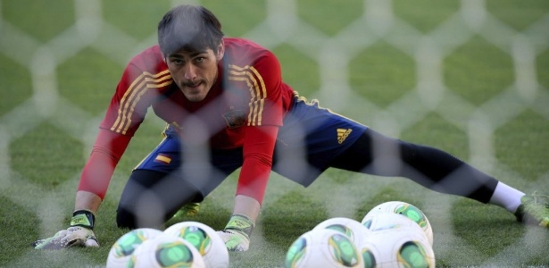 Capitão na última Copa, Iker Casillas deve voltar a ser titular contra a Itália nesta quinta-feira 