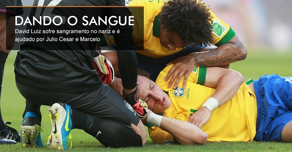 David Luiz sofre sangramento no nariz e é ajudado por Julio Cesar e Marcelo