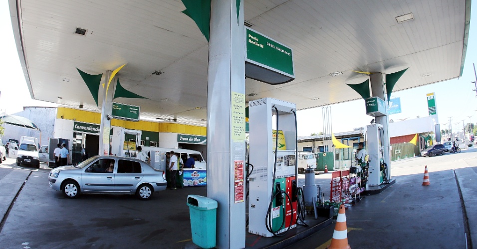 20.jun.2013 - Visão geral do posto de gasolina saqueado por vândalos em manifestação na quarta-feira; prejuízo é estimado em cerca de 10 mil reais