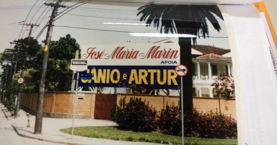 20.junho.2013 - Foto antiga do imóvel de Marin,que mostra a separação da praça pública do terreno