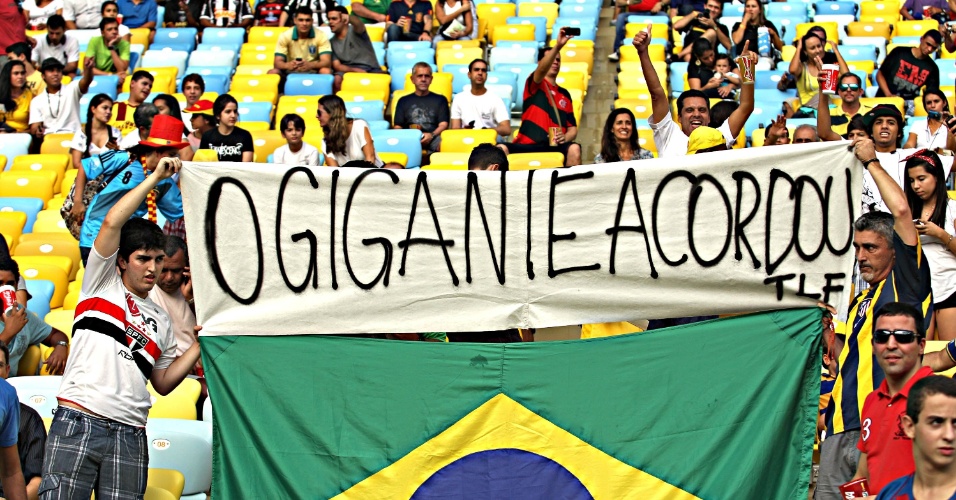 20.junho.2013 - Protesto de brasileiros toma lugar também dentro do Maracanã