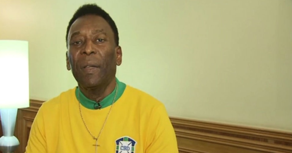 Pelé dá depoimento para a TV Tribuna