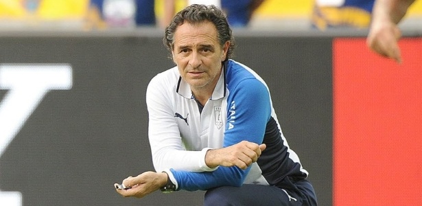 Técnico Cesare Prandelli afirma que time vai atacar a seleção brasileira no sábado 