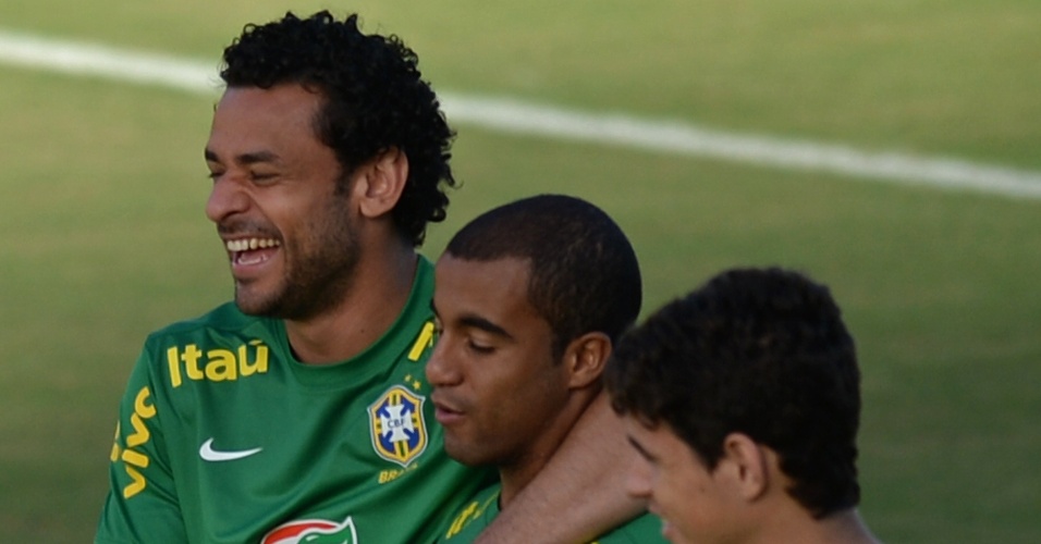 21.06.2013 - Fred, Lucas e Oscar mostram bom humor durante treino da seleção brasileira no estádio Pituaçu