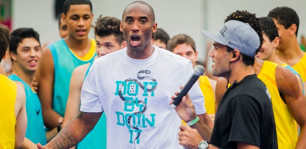 Kobe Bryant participou de evento no Parque do Ibirapuera, em São Paulo, e interagiu com jovens atletas - Leonardo Soares/UOL