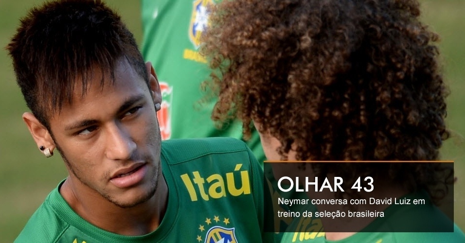 OLHAR 43 Neymar conversa com David Luiz em treino da seleção brasileira