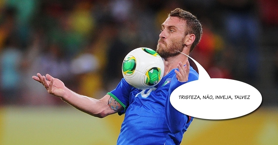 19.jun.2013 - Daniele de Rossi domina a bola durante jogo entre Itália e Japão