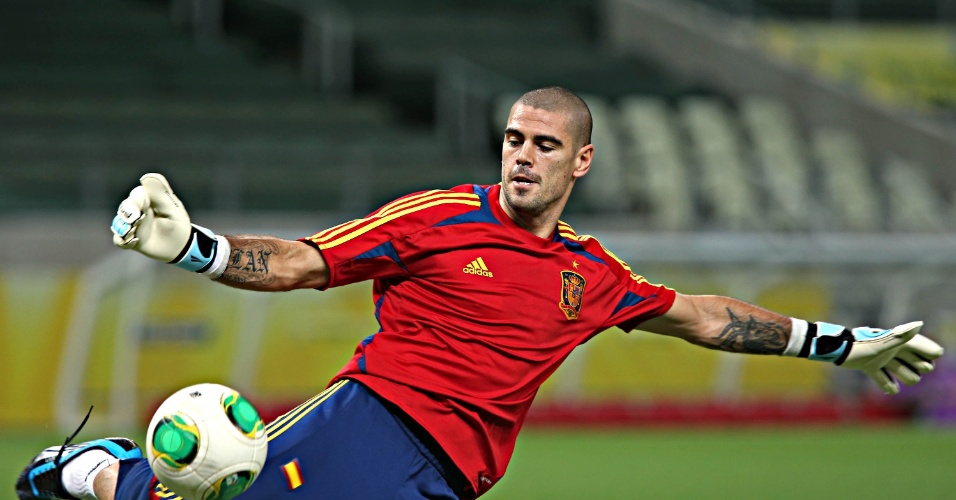 22.jun.2013 - Goleiro Valdés é fotografado durante treino da Espanha no Castelão; time se prepara para enfrentar a Nigéria