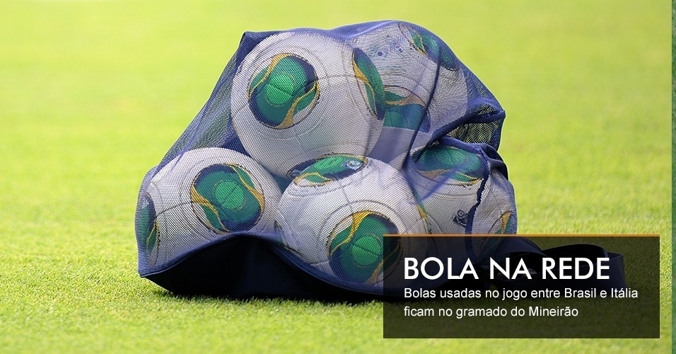 BOLA NA REDE - Bolas usadas no jogo entre Brasil e Itália ficam no gramado do Mineirão