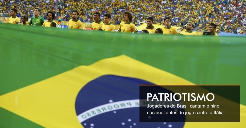 PATRIOTISMO - Jogadores do Brasil cantam o hino nacional antes do jogo contra a Itália 