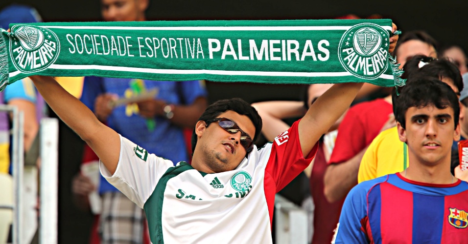 23.jun.2013 -Torcedor do Palmeiras comparece ao Castelão para ver Espanha x Nigéria