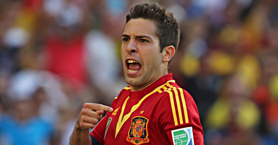 23.jun.2013 - Lateral esquerdo Jordi Alba comemora após marcar primeiro gol da Espanha contra a Nigéria