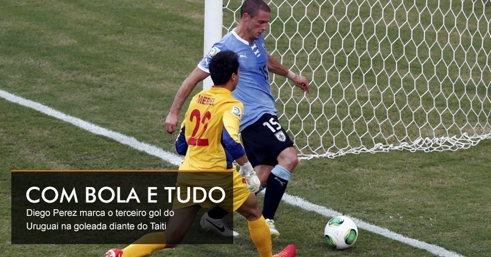 COM BOLA E TUDO - Diego Perez marca o terceiro gol do Uruguai na goleada diante do Taiti