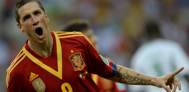 Tatuagem de Fernando Torres, em élfico, em seu antebraço esquerdo - AFP PHOTO / EITAN ABRAMOVICH