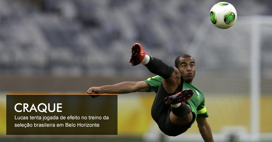 Lucas tenta jogada de efeito no treino da seleção brasileira em Belo Horizonte