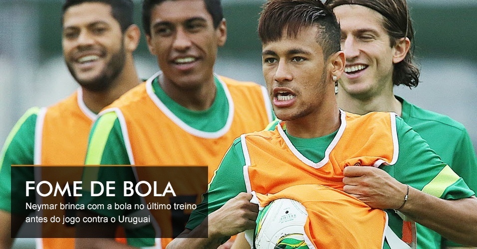 Neymar brinca com a bola no último treino antes do jogo contra o Uruguai