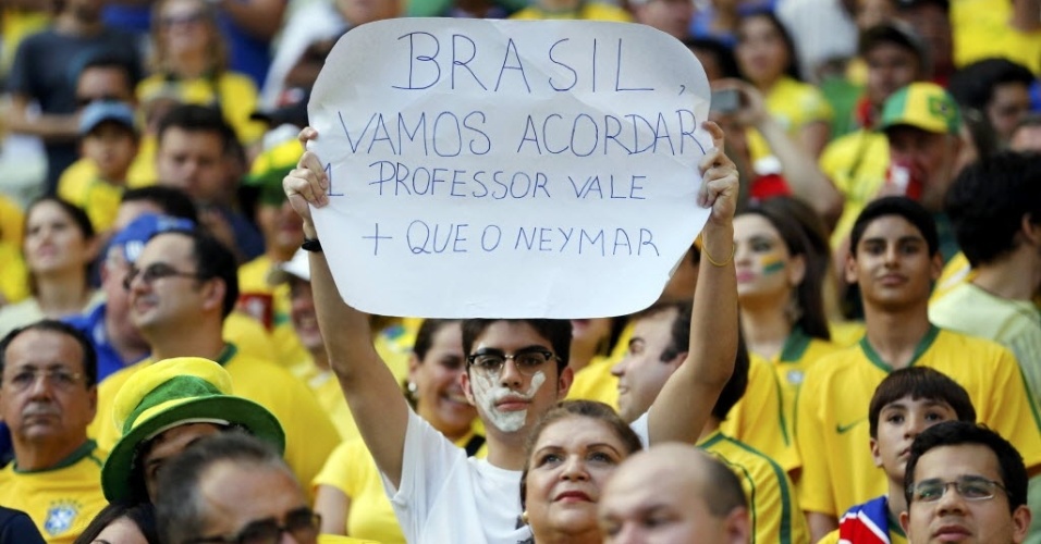 Torcedor diz que "um professor vale mais que o Neymar" em protesto