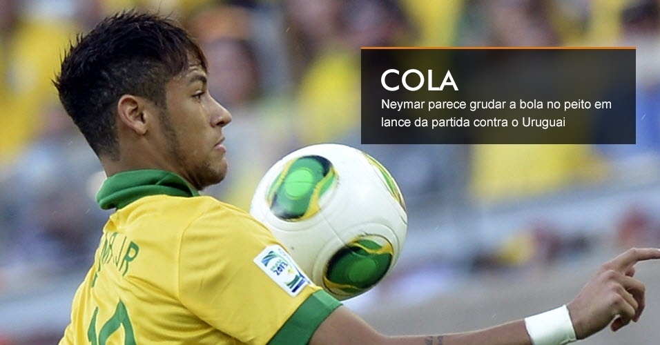 Neymar parece grudar a bola no peito em lance da partida contra o Uruguai