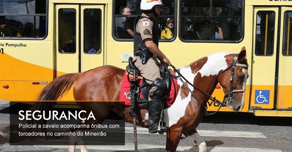 Policial a cavalo acompanha ônibus com torcedores no caminho do Mineirão