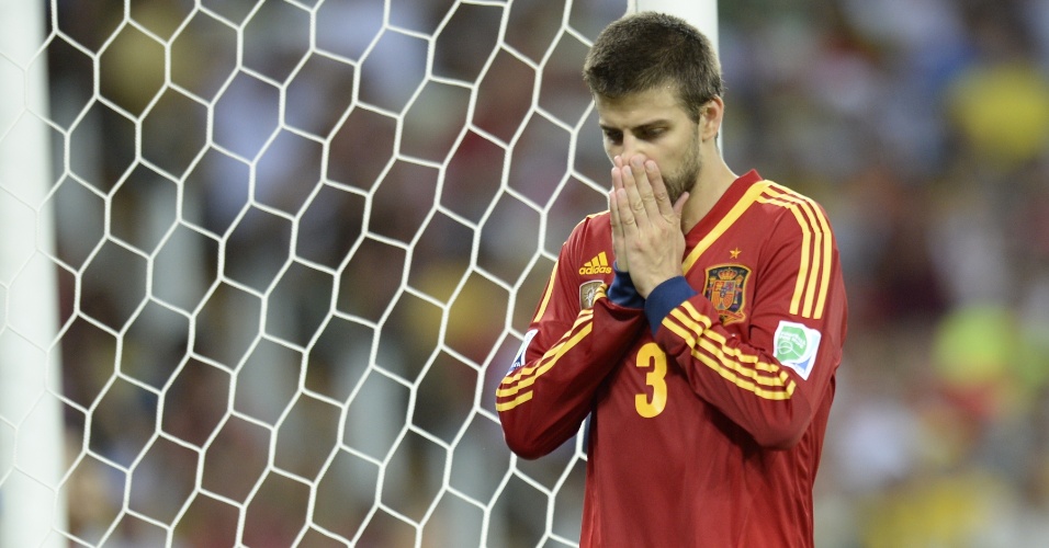 27.jun.2013 - Espanhol Piqué lamenta um lance na semifinal da Copa das Confederações