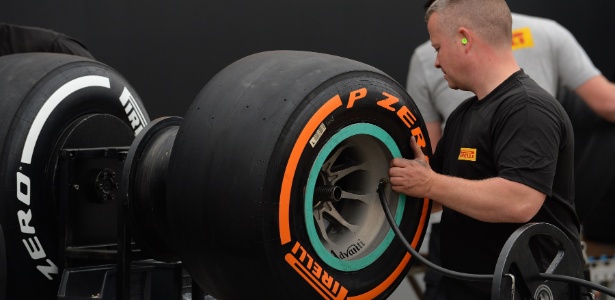 Pirelli acusou as equipes de uso incorreto dos compostos nos problemas enfrentados em Silverstone - Andrew Yates/AFP