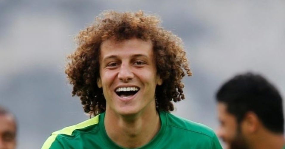 27.jun.2013 - Titular no Chelsea e na seleção brasileira, David Luiz é especulado para começar um processo de reformulação na defesa do Barcelona