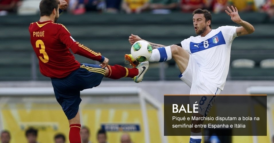 BALÉ - Piqué e Marchisio disputam a bola na semifinal entre Espanha e Itália