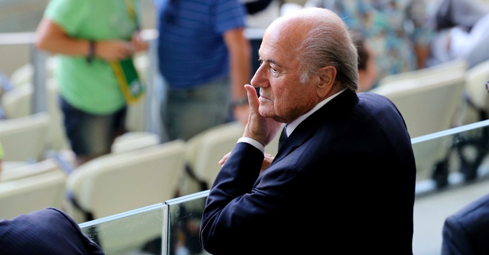 27.jun.2013 - Joseph Blatter, presidente da Fifa, é fotografado no Castelão minutos antes da semifinal da Copa das Confederações entre Espanha e Itália